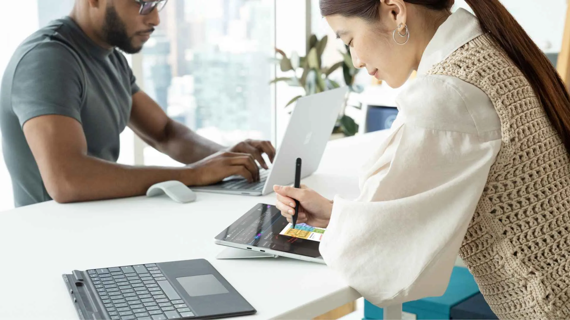 لپتاپ مایکروسافت سرفیس لپتاپ 5 سایز 15 اینچی مدل Surface Laptop 5 Core i7-8/256GB-مشکی - Thumbnail 1